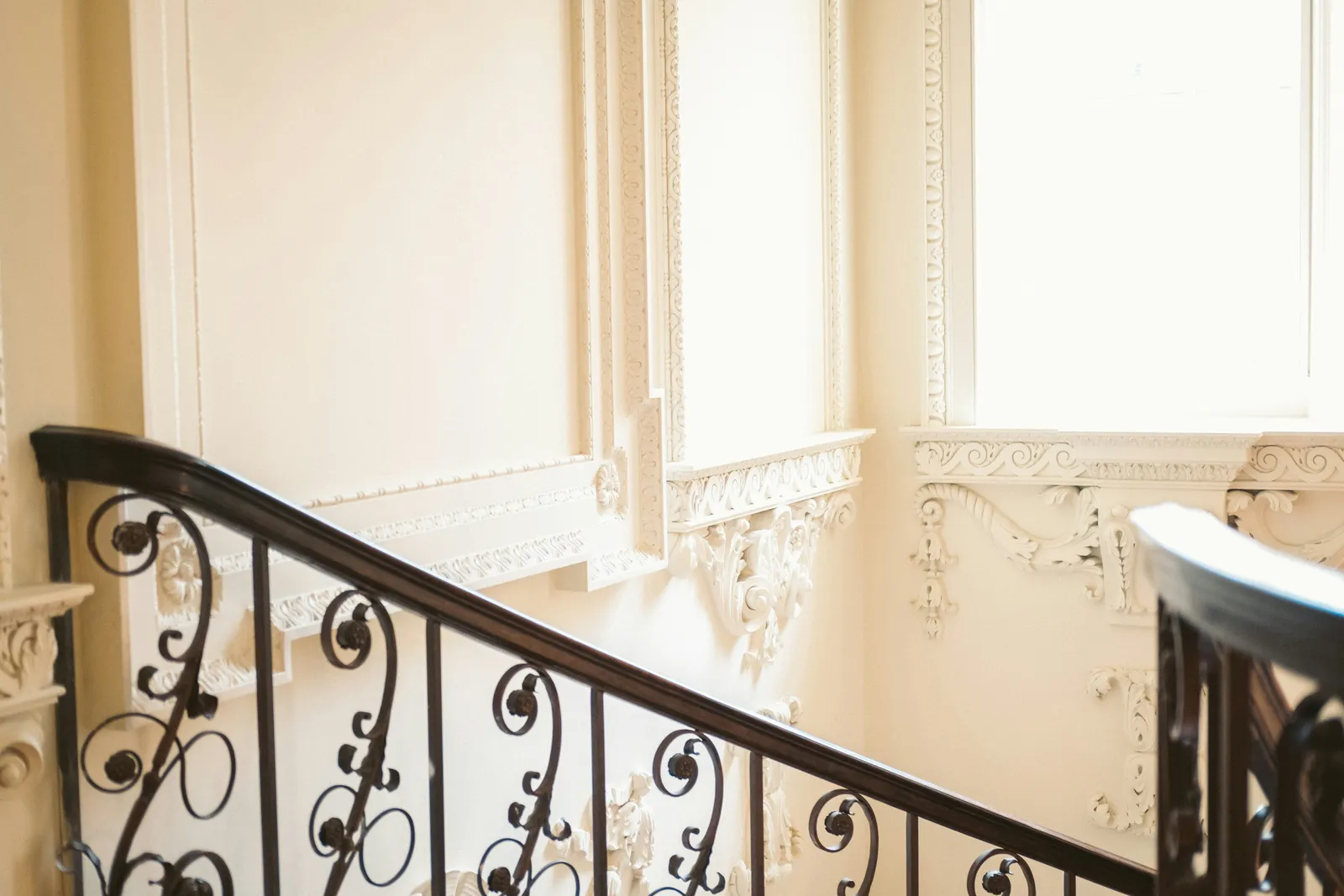 Run cornice, corbels and enriched plaster moldings in a stairwell